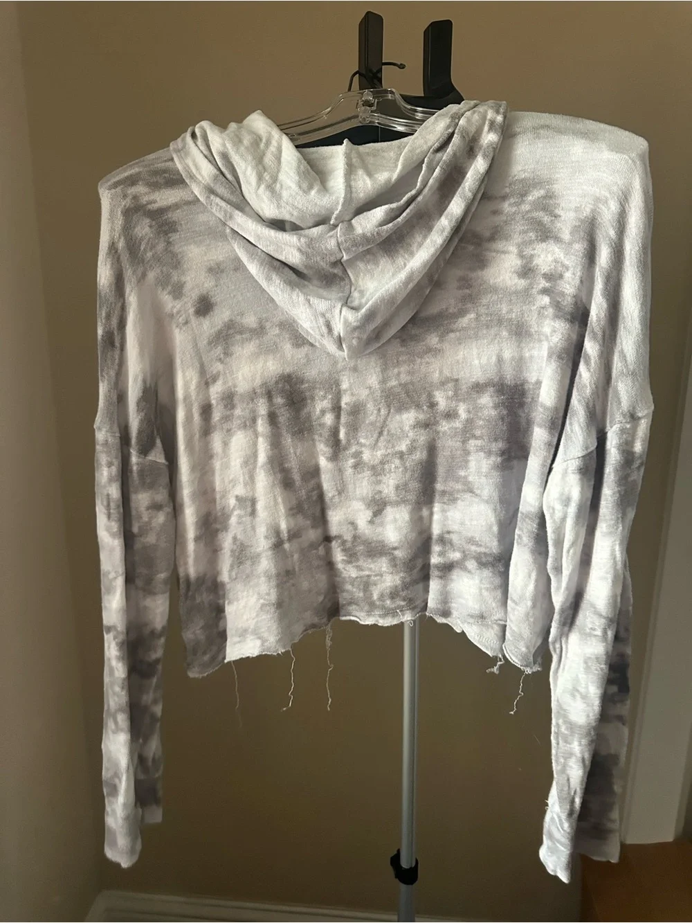 Old Navy Gray Tie-Dye Cropped Hoodie